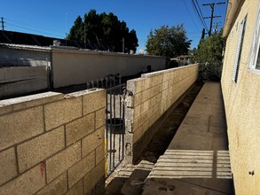 1239 N Roxbury Dr in San Bernardino, CA - Foto de edificio - Building Photo