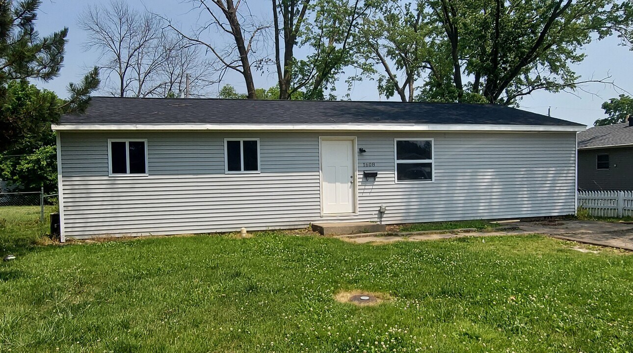 1608 N Clark St in Mexico, MO - Building Photo