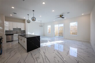 5906 St Augustine St in Houston, TX - Building Photo - Building Photo