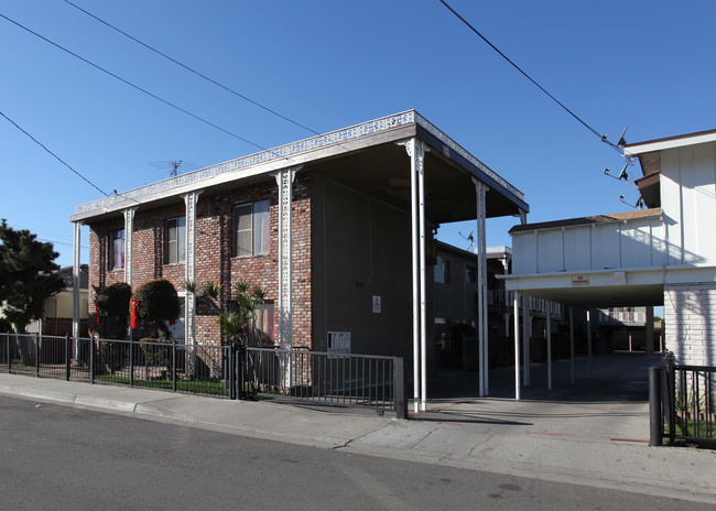 7129 Newell St in Huntington Park, CA - Foto de edificio - Building Photo