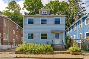 36 Thingvalla Ave, Unit 36 in Cambridge, MA - Building Photo