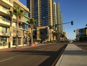 Breeza in San Diego, CA - Building Photo - Building Photo