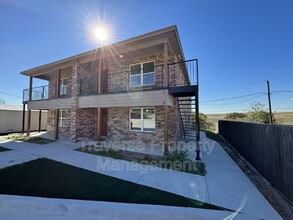 108 Arrowhead St in Fort Worth, TX - Foto de edificio - Building Photo