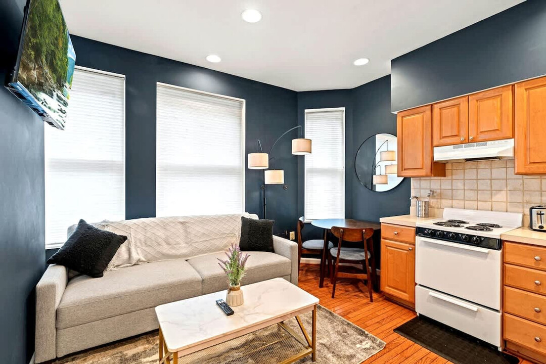 242 S 17th St in Philadelphia, PA - Building Photo