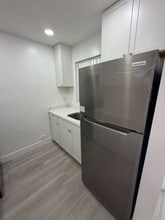 2319 Johnson St, Unit 4 in Hollywood, FL - Building Photo - Building Photo