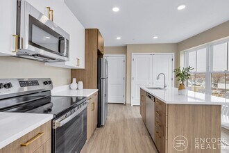 375 Cummins Hwy, Unit 501 in Boston, MA - Foto de edificio - Building Photo