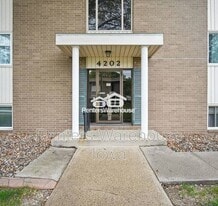 6202 62nd St in Urbandale, IA - Building Photo