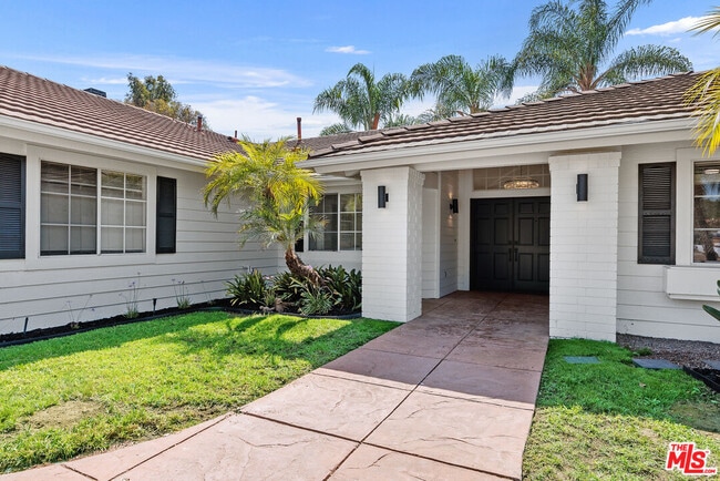 655 Calle Ladera in Escondido, CA - Building Photo - Building Photo