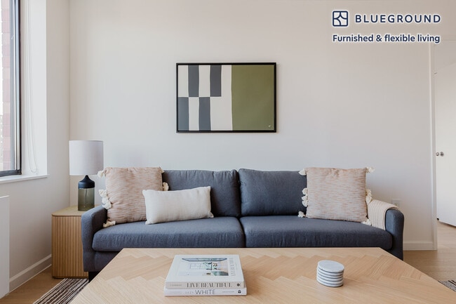 255 W 94th St in New York, NY - Building Photo - Building Photo
