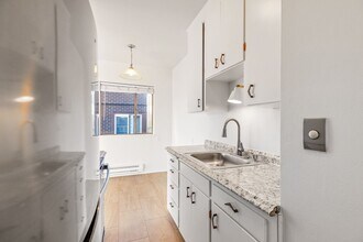 4745 18th Ave NE in Seattle, WA - Building Photo - Building Photo