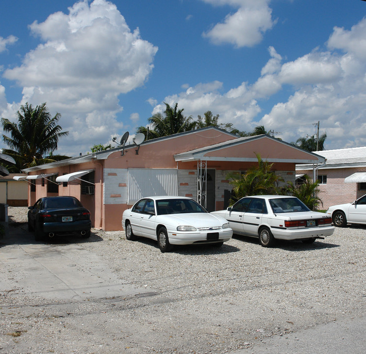 910-918 N 22nd Ave in Hollywood, FL - Building Photo