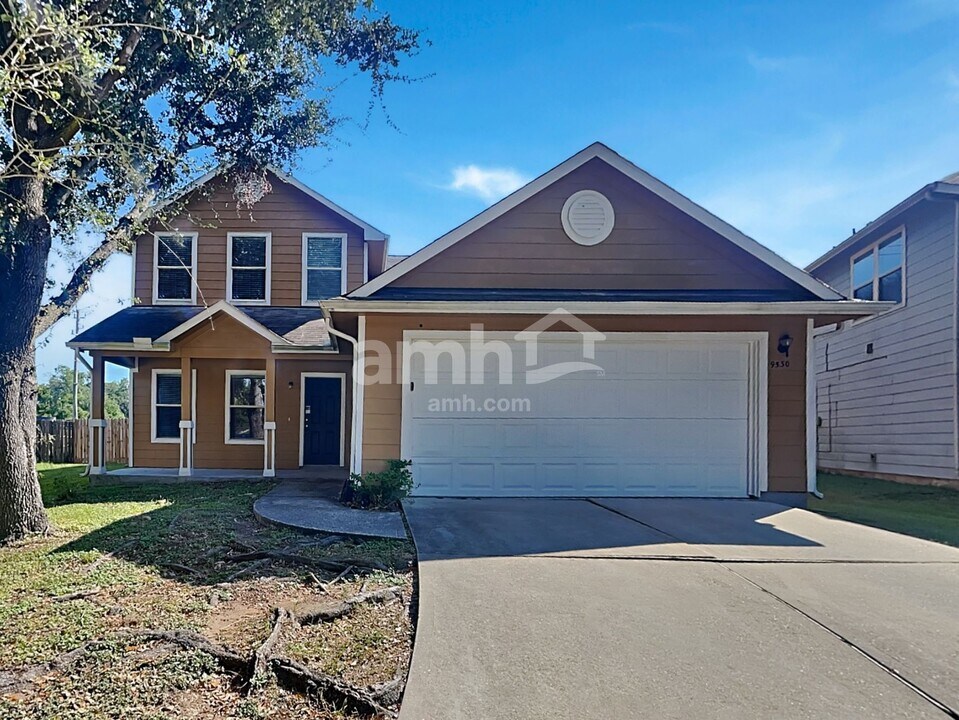 9530 Belleclarie Ln in Houston, TX - Building Photo