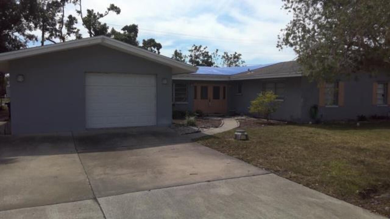 1709 Inlet Dr in North Fort Myers, FL - Building Photo