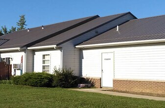 107 Chapel Ln in Ashley, IN - Building Photo - Building Photo