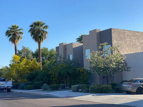 1742 E Cheery Lynn Rd in Phoenix, AZ - Foto de edificio - Building Photo