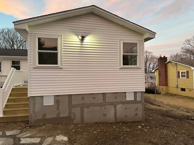 19 Leslie Rd, Unit ADU Apartment Unit in Worcester, MA - Building Photo - Building Photo