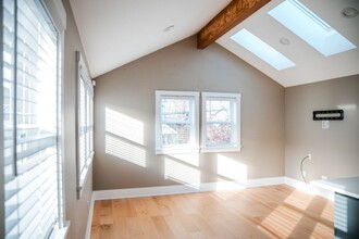 5547 34th Ave NE in Seattle, WA - Building Photo - Building Photo