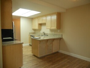 5905 Hillview Ave in San Jose, CA - Building Photo - Building Photo