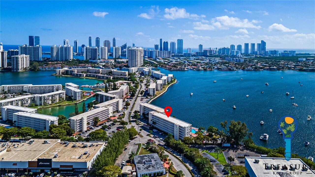 2910 Point E Dr in Aventura, FL - Building Photo