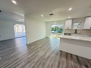 1225 Bermuda St in Clearwater, FL - Building Photo - Building Photo