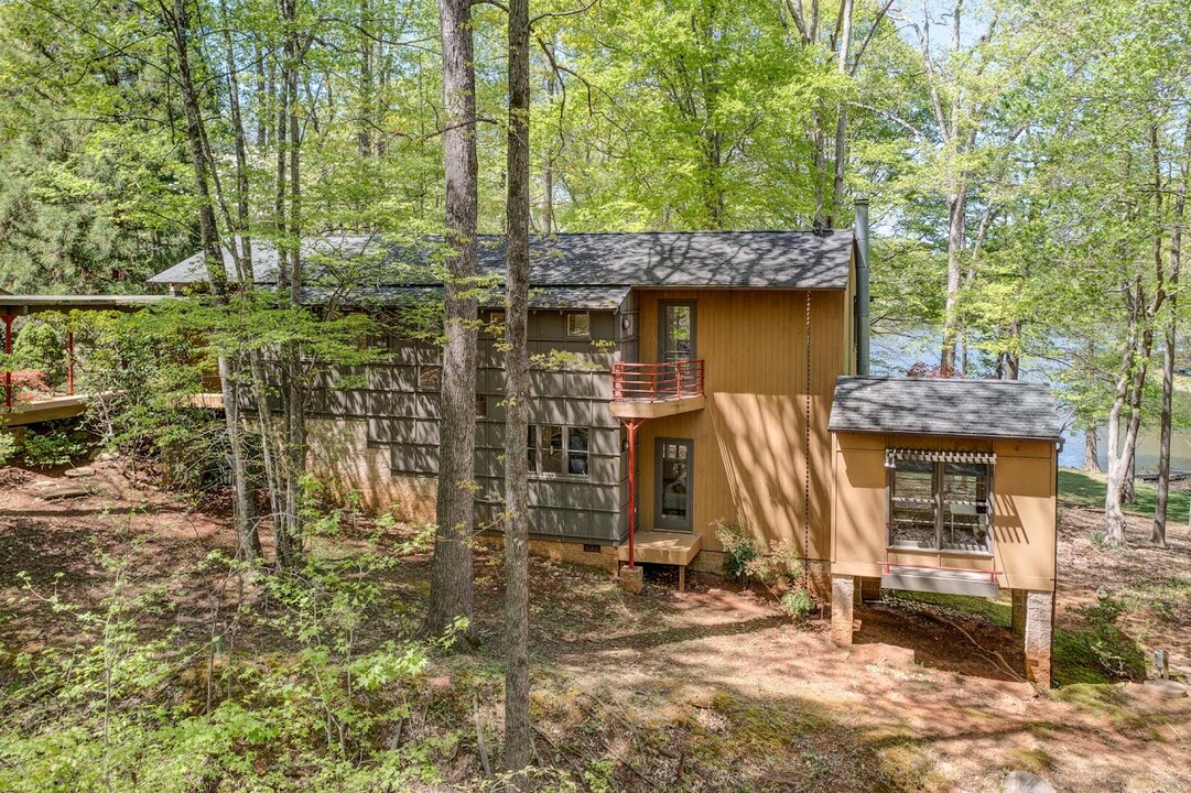 4416 Arrowhead Trail in Hillsborough, NC - Building Photo