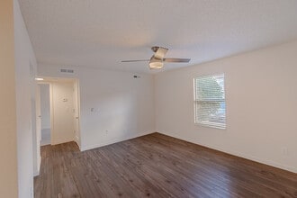 Huntley Ridge East in Springfield, MO - Foto de edificio - Building Photo