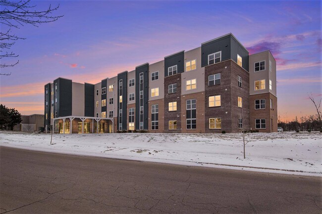 Breton Grove in Grand Rapids, MI - Foto de edificio - Building Photo