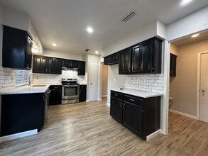 1149 Midway Dr in Richardson, TX - Foto de edificio - Building Photo