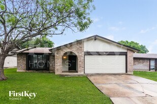 7527 Lincoln Village Dr in San Antonio, TX - Building Photo