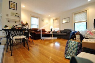14 Dean Rd in Brookline, MA - Building Photo