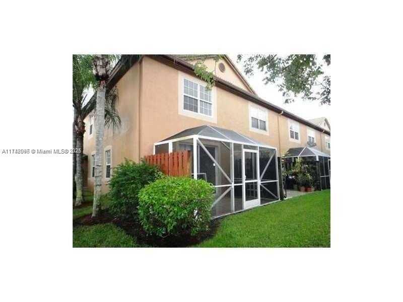 1621 Barcelona Way in Weston, FL - Building Photo