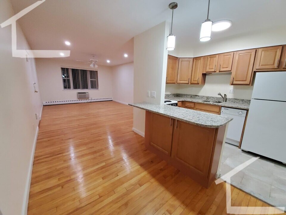 55 Parkman St in Brookline, MA - Building Photo