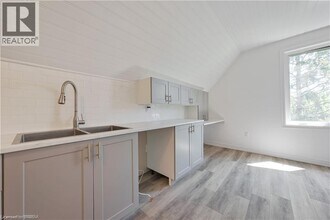 16 Arthur St in Brantford, ON - Building Photo - Building Photo