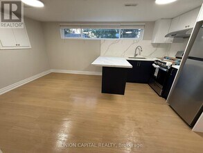 117 Sherwood Forest Dr in Markham, ON - Building Photo - Building Photo