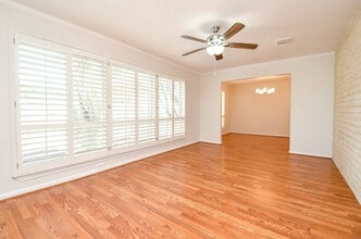 7719 Lacy Hill Dr in Houston, TX - Building Photo - Building Photo