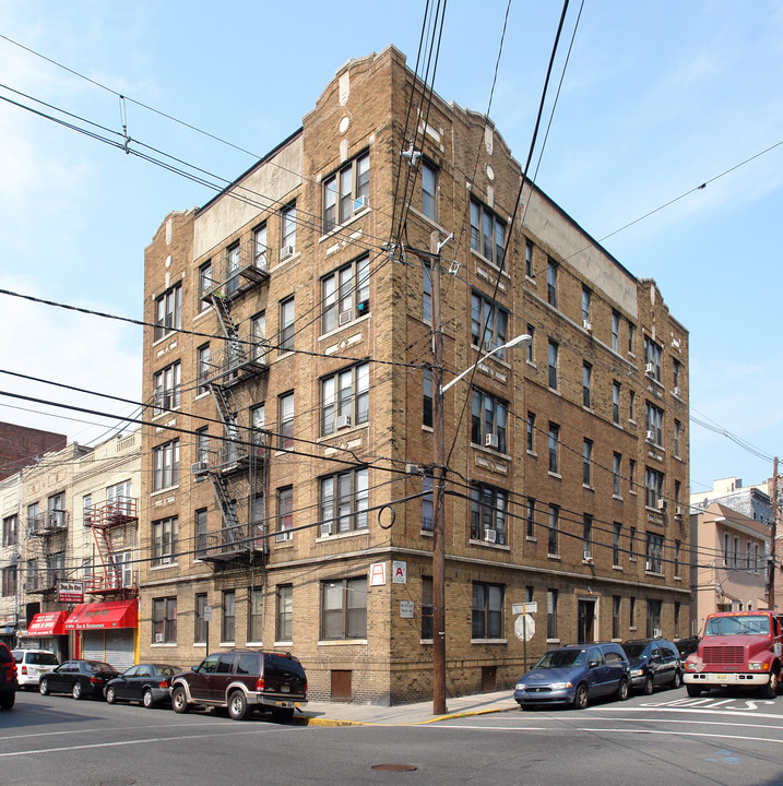 401 53rd St in West New York, NJ - Building Photo