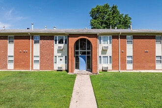 John B Hughes Apartments in Springfield, MO - Building Photo - Building Photo