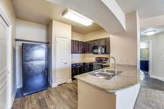 LUXE AT 1300 in Waco, TX - Foto de edificio - Building Photo