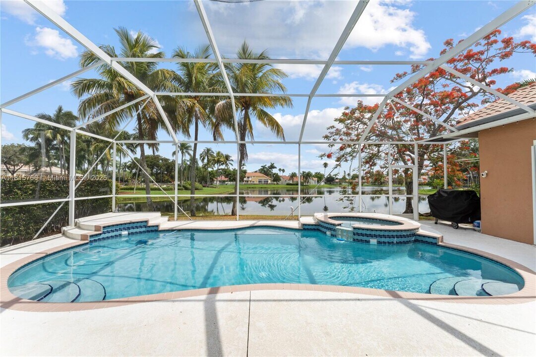 1179 Laguna Springs Dr in Weston, FL - Building Photo
