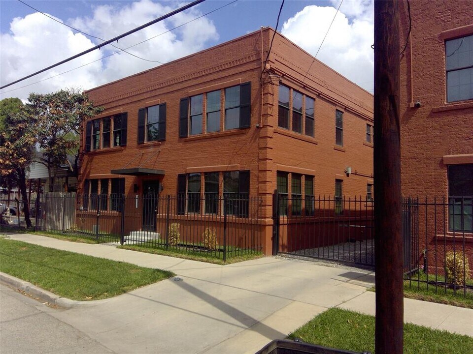 6819 Avenue C, Unit D in Houston, TX - Building Photo