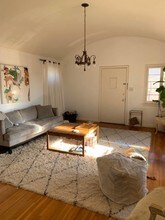 232 S Poinsettia Pl, Unit 230 1.25 in Los Angeles, CA - Foto de edificio - Building Photo