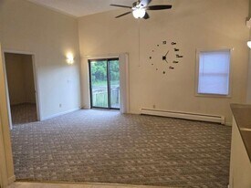 10069 E Coldwater Rd, Unit 04 in Davison, MI - Building Photo