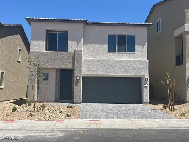 7470 S Pioneer Way in Las Vegas, NV - Building Photo - Building Photo