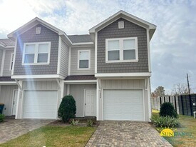 1800 Stable Ln in Fort Walton Beach, FL - Building Photo