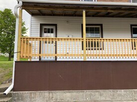 30 E Water St in Mount Union, PA - Building Photo