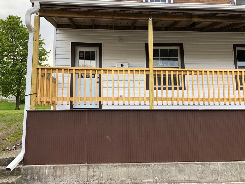 30 E Water St in Mount Union, PA - Building Photo