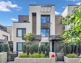 606 Foster Av in Coquitlam, BC - Building Photo - Building Photo