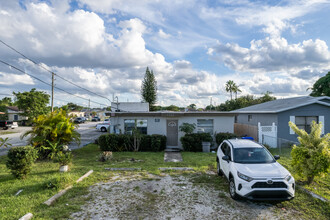 4400 SW 23rd St in West Park, FL - Building Photo - Building Photo