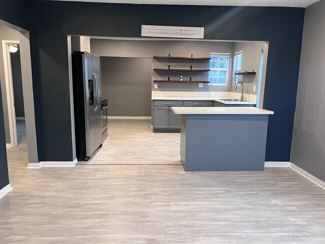 4022 161st St, Unit 4024 in Lawndale, CA - Building Photo - Building Photo