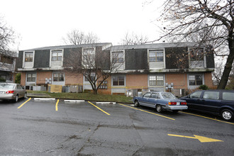 Washington Square Apartments in Berryville, VA - Building Photo - Building Photo